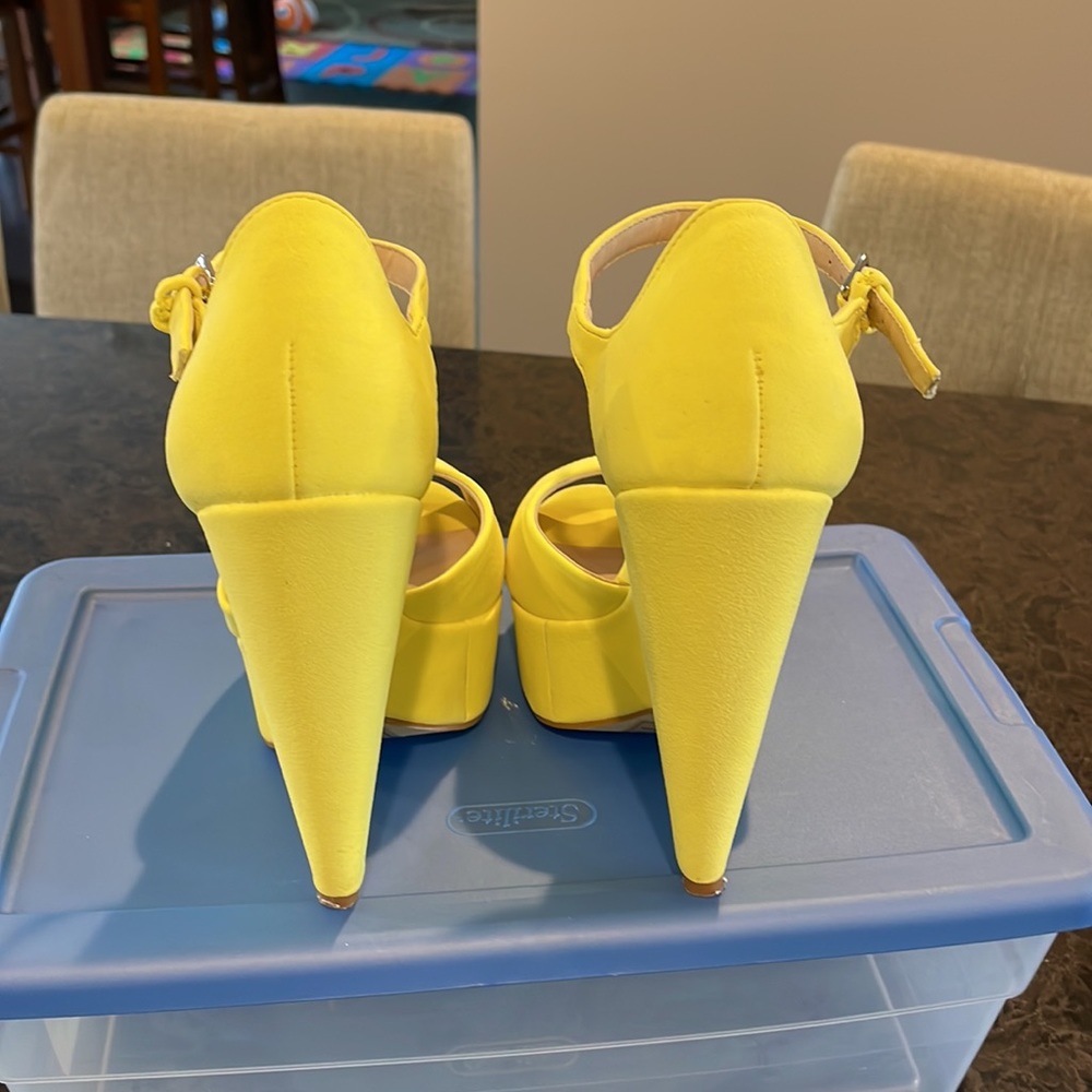 Neon Yellow Wedges - Picture 3 of 4